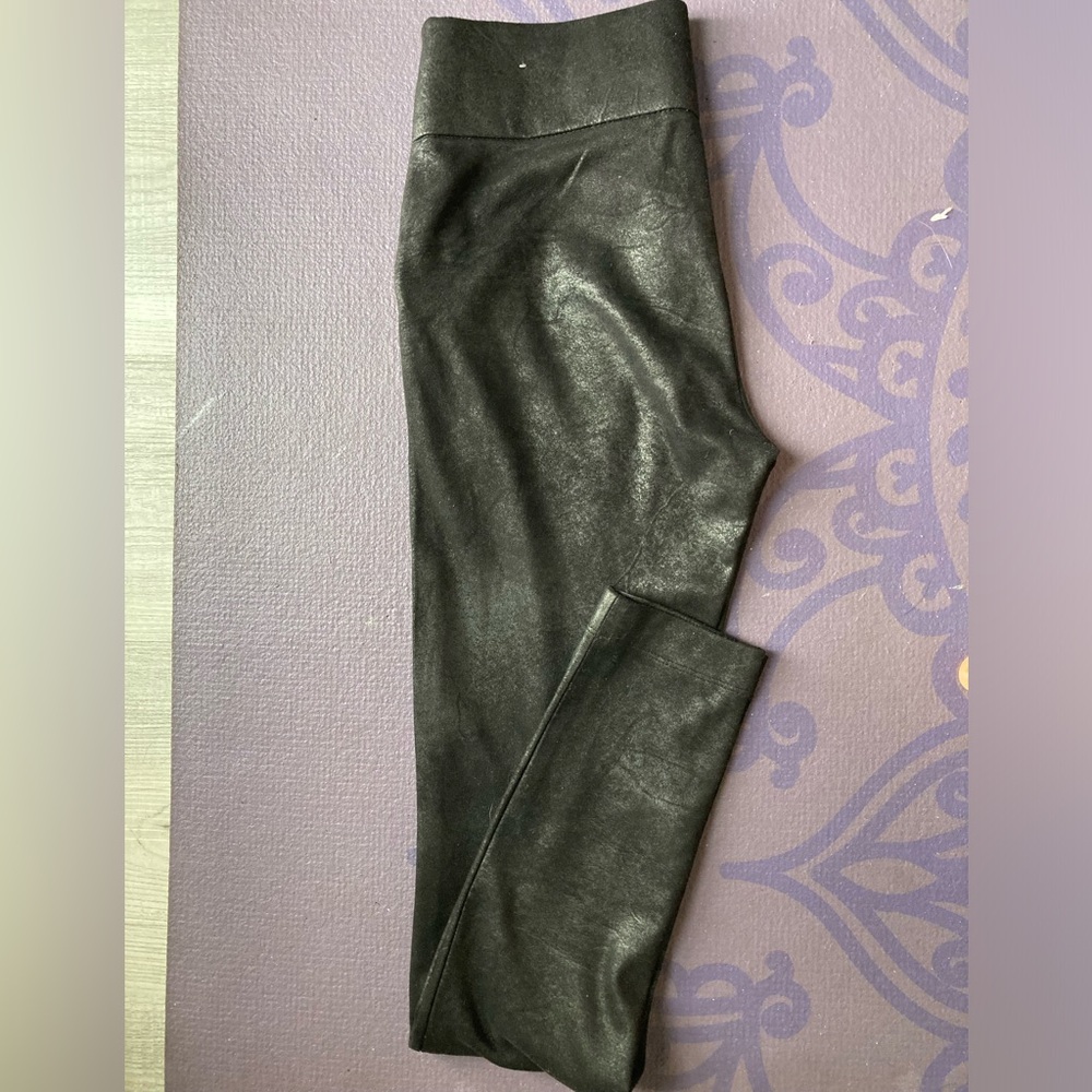 Sued leggings with fasionalbe side zippers that function